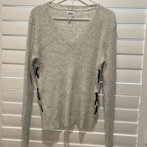 Grey sweater John and Jen